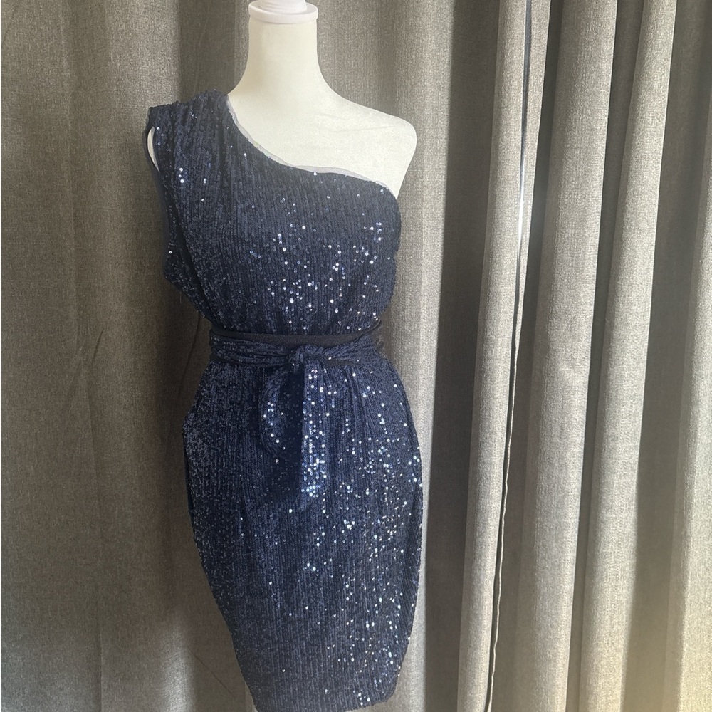 Elegant Black Sequin One-Shoulder Dress